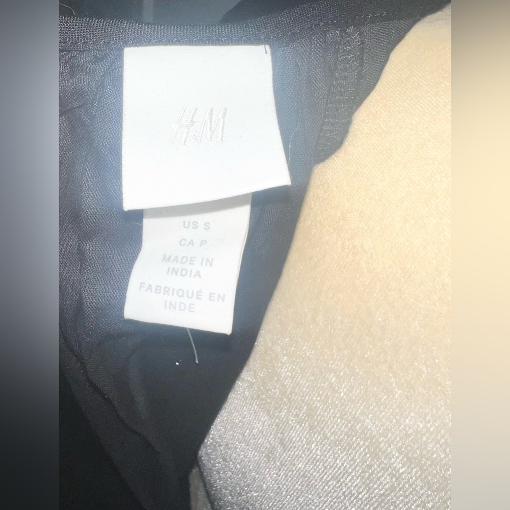 $6 H&M BLACK DRESS SIZE SMALL. NEVER WORN. $6 WHEN BUNDLED WITH 3 Or More - Picture 5 of 6